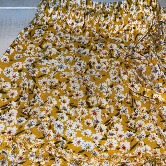 Floral Ruffle Skirt Size Small with adjustable waist - Picture 3 of 4
